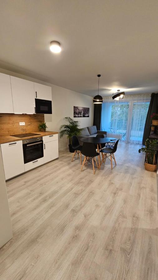 2 Room Apartment With Terrace, 2Ak Bratislava Eksteriør bilde